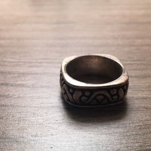 Square thumb ring